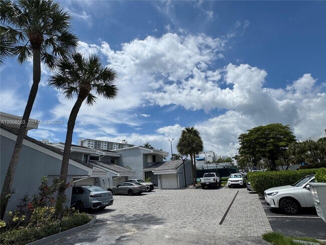 Building Photo - 336 Poinciana Island Dr