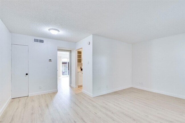 Primary Photo - 2314 Parker Ln
