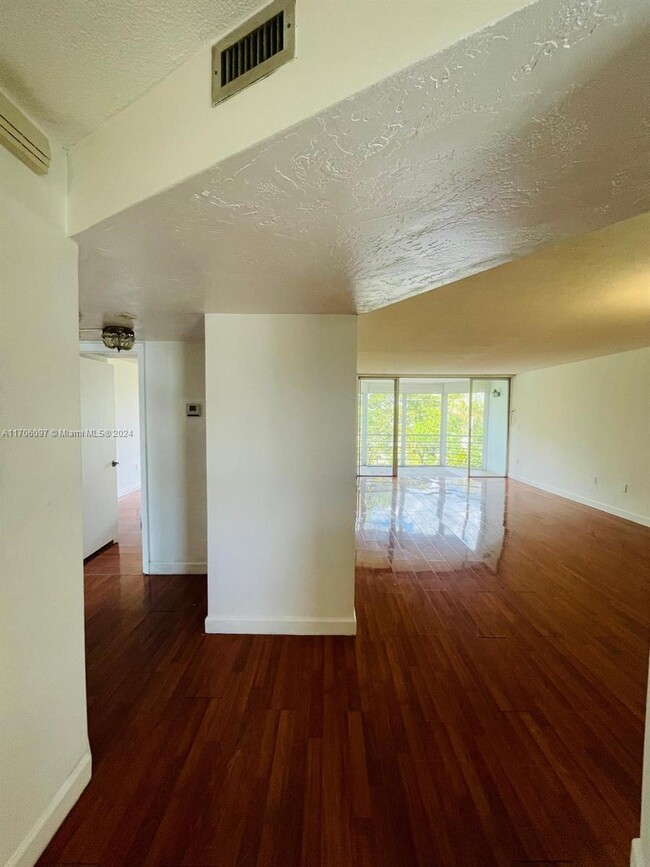 Building Photo - 2 bedroom in North Miami Beach FL 33179