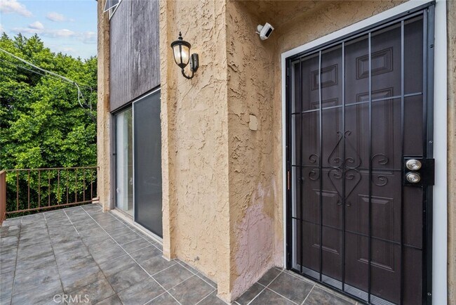 Building Photo - 13861 Vanowen St