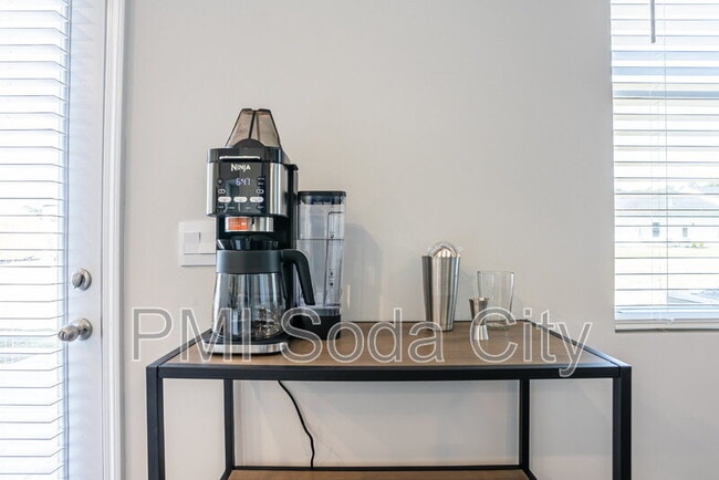 Building Photo - 626 Quartz Ln