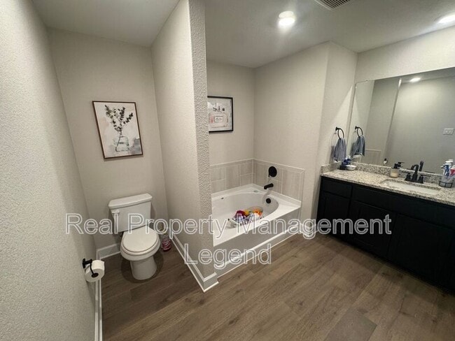 Building Photo - 1210 Bullock Dr