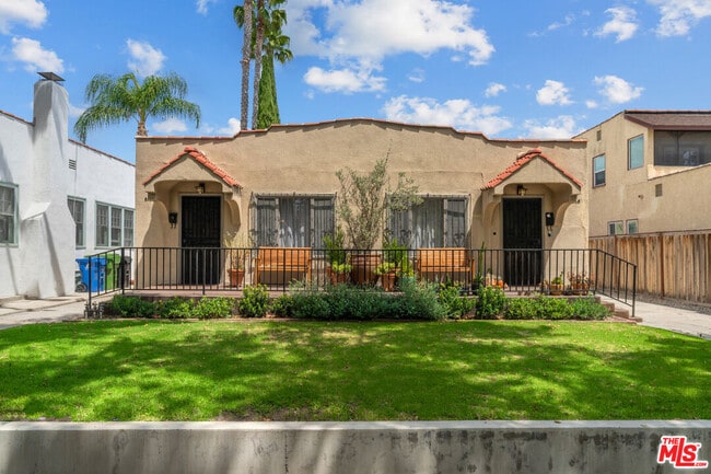 Primary Photo - 830 N Orange Dr