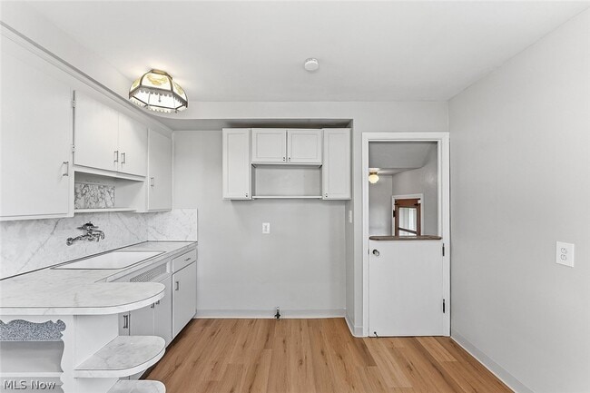 Building Photo - 866 E 209th St