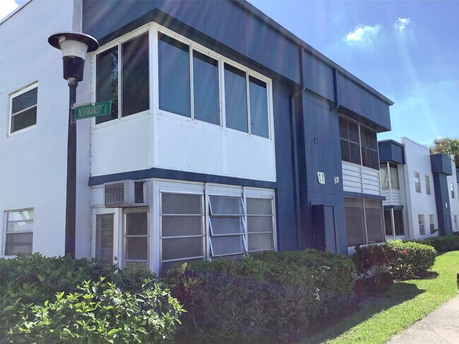 Building Photo - 70 Normandy B