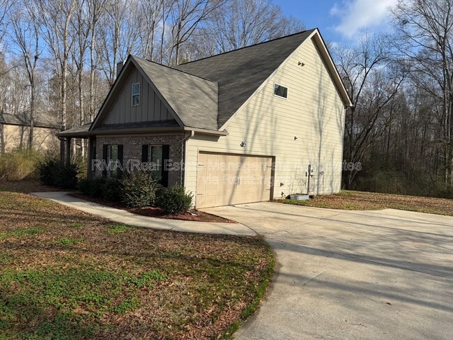 Building Photo - 2495 Barnesville Rd