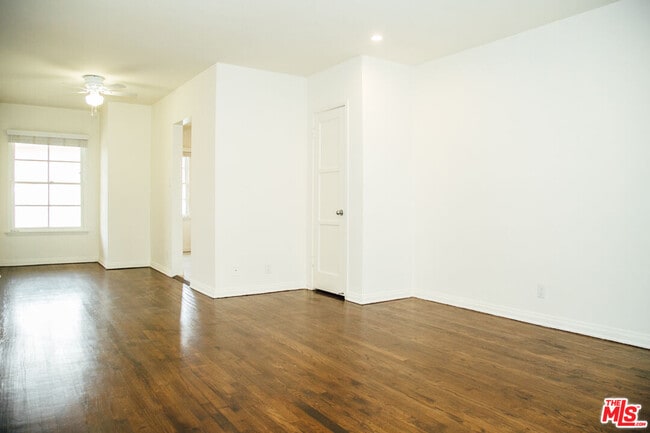 Building Photo - 521 Hollister Ave