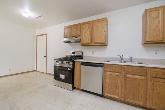 Building Photo - 2 bed 1.5 bath Townhouse in Chesterton