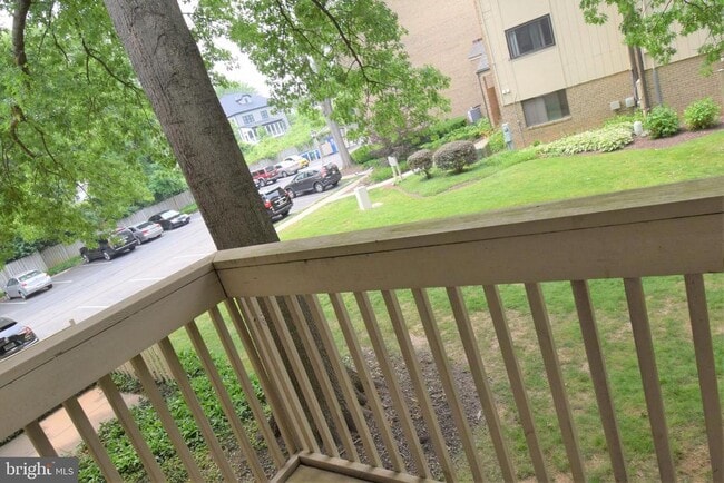 Building Photo - 2507 Glengyle Dr