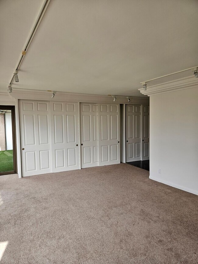 Building Photo - Live at Le Rondelet - Two Bedrooms and Views!