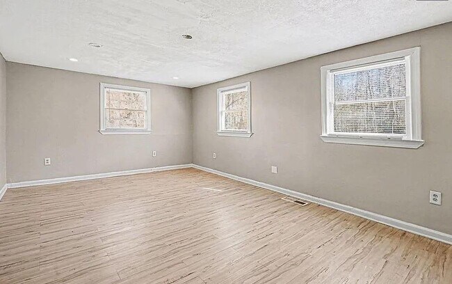 Building Photo - 4460 Marjorie Rd SW