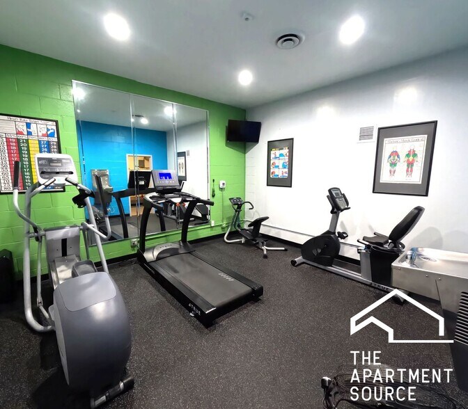 Building Photo - 6325 N Sheridan Rd