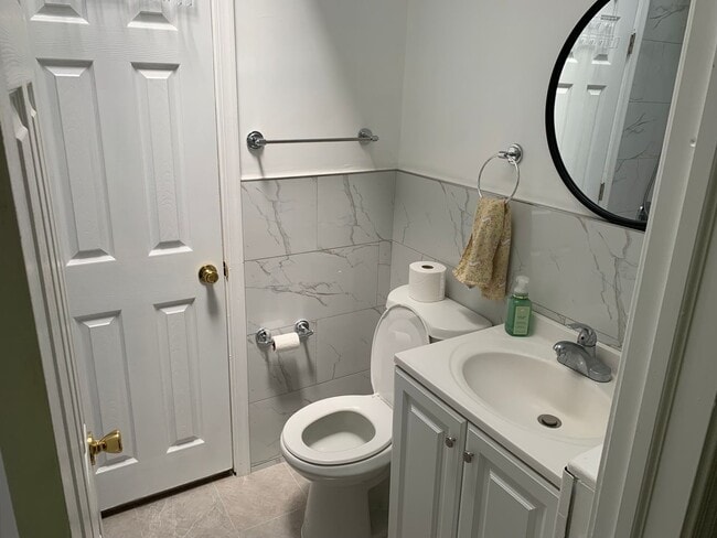 Building Photo - Renovated 3 bed 1 bath house for rent