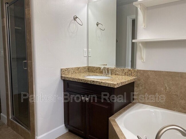 Building Photo - 5561 W Pkwy W