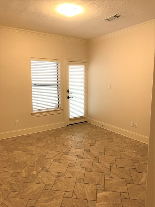 Building Photo - 2210 Bellefontaine