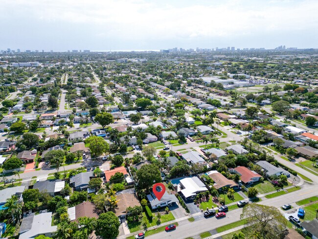 Building Photo - 5840 NE 1st Terrace