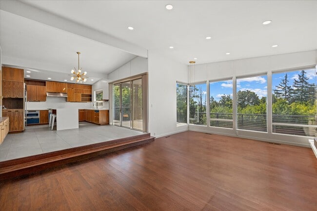 Building Photo - 9 Maple Ln