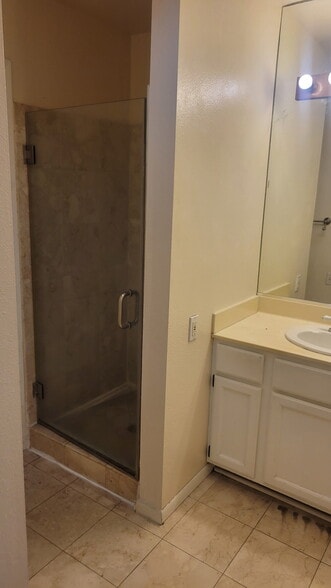 Building Photo - 10960 Ashton Ave