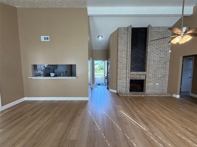 Building Photo - 17219 Foxfield Dr