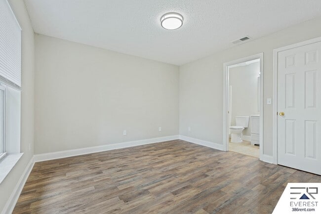 Building Photo - LIKE NEW 3/2/2 IN THE HEART OF PALM COAST