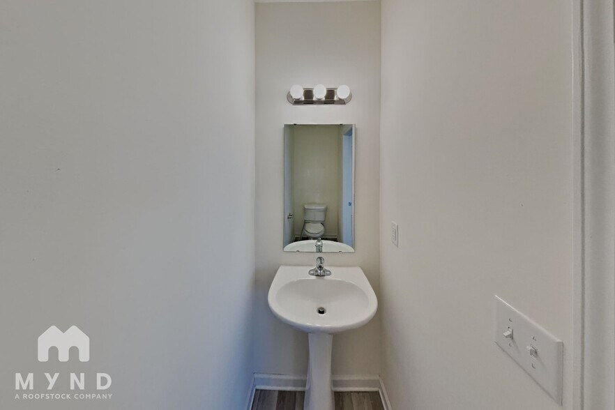 Building Photo - 354 Rayland St