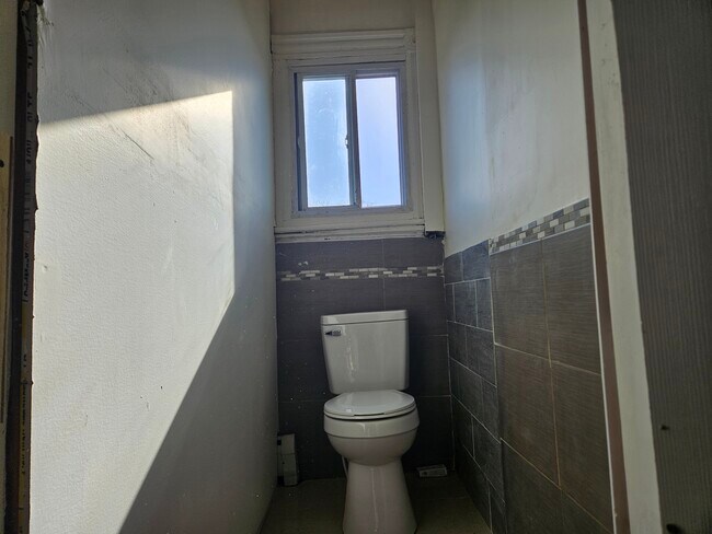 Building Photo - 126 Monticello Ave