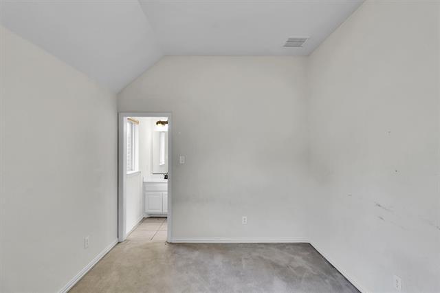 Building Photo - 13865 Pomegranate Dr