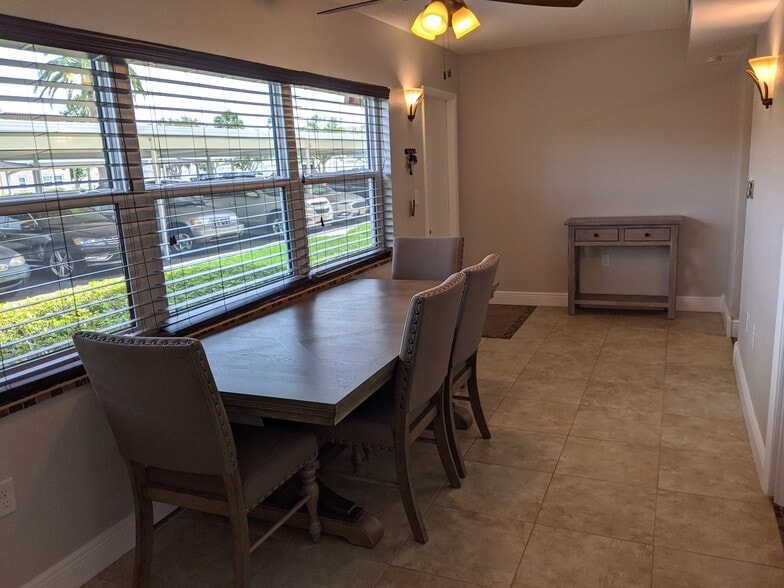 Sun room - 10034 64th Ave N