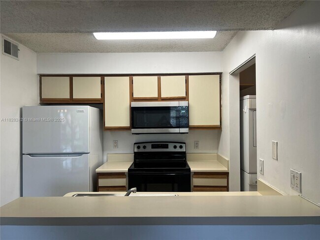 Building Photo - 1227 SW 46th Ave