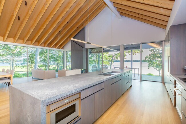 Building Photo - 47L S Ferry Rd