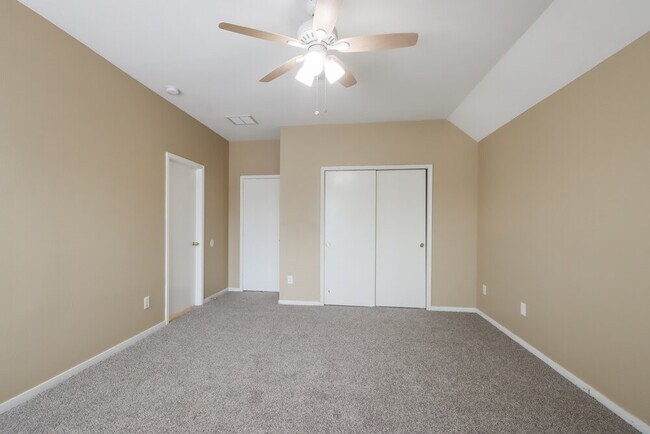 Building Photo - 1127 Laurel Chase Tr