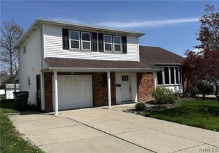 Building Photo - 221 Marrano Dr
