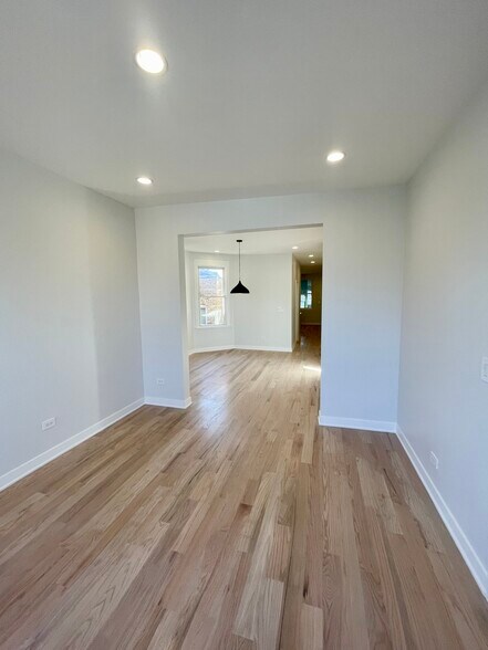 Building Photo - 3006 N Troy St