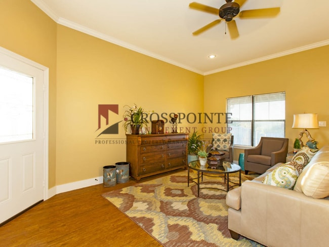 Building Photo - Coming Soon! 3 Bed 2 Bath Townhome in Serene West Tyler!