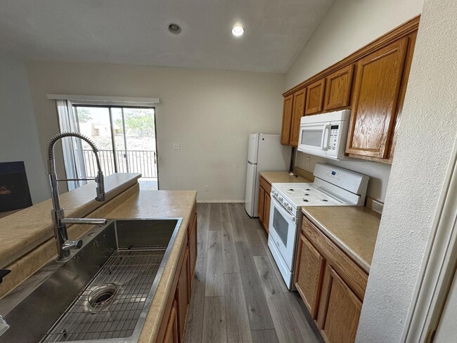 Building Photo - 1105 Meadowlark Way SE