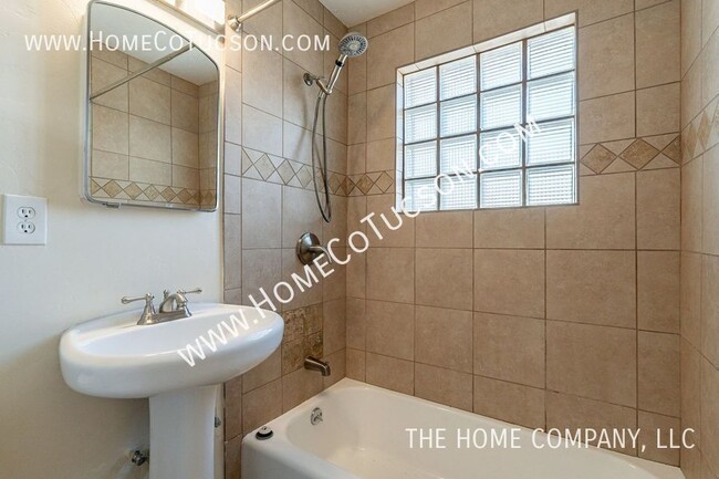 Building Photo - 3949 E 2nd St