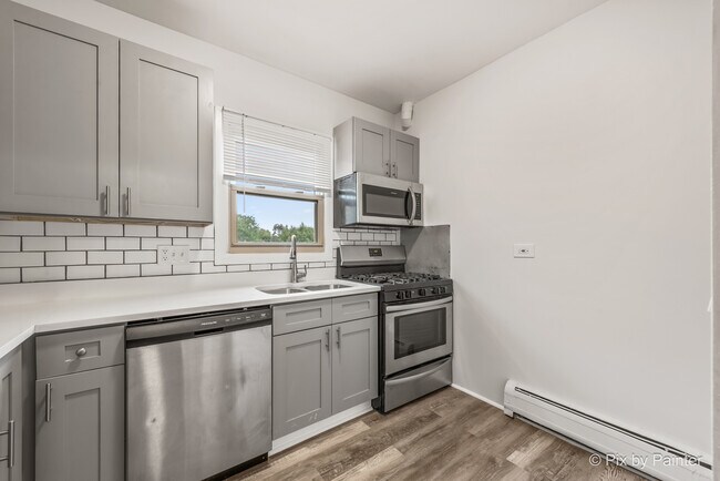 Building Photo - 7319 N Rogers Ave