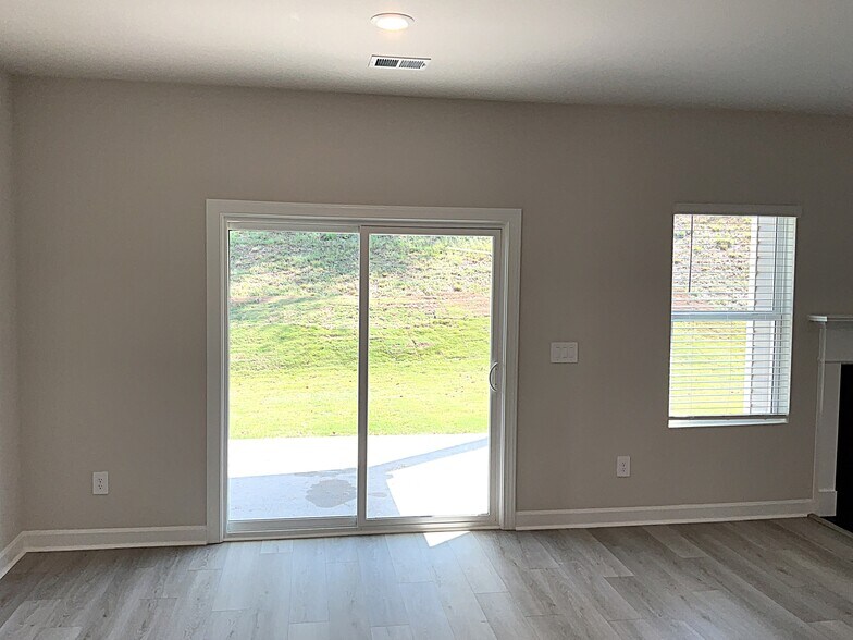 Building Photo - 210 Granby Trl