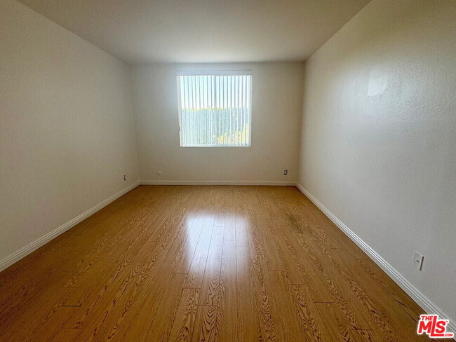 Building Photo - 12830 Burbank Blvd