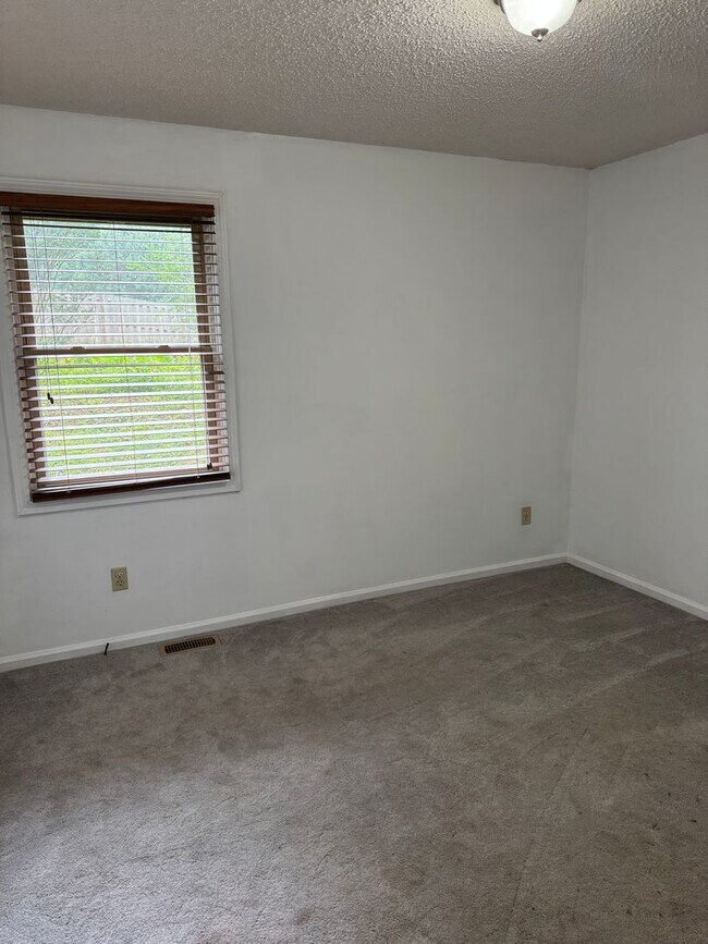 Building Photo - Bright & Charming 3BR Home in Newton – Vau...
