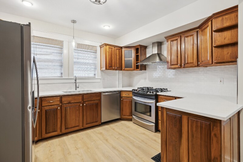 Building Photo - 1106 Lawrence Ave