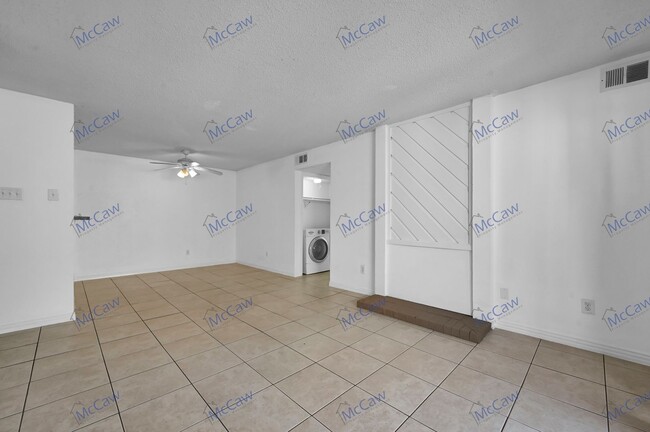 Building Photo - Updated Price!! Cute 2/2 Condo in Dallas!