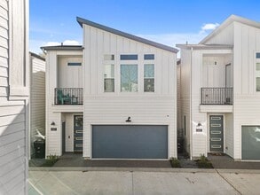 Building Photo - 502 W Donovan St