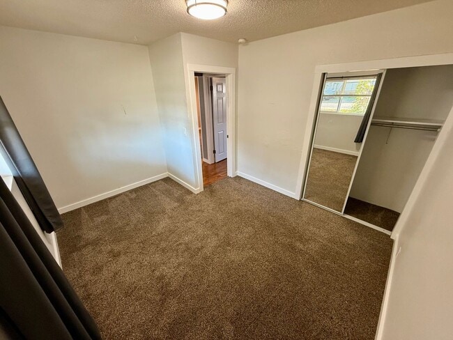 Building Photo - Charming and low-maintenance 2-bedroom, 1-...