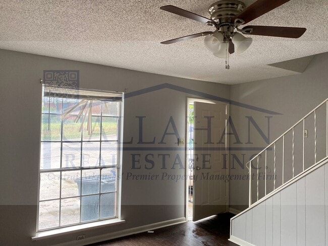 Building Photo - Duplex in NLR-Free Rent