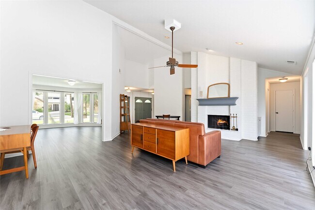 Building Photo - 12 Paintedcup Ct