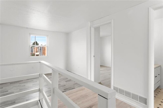 Building Photo - 310 Enright Ct