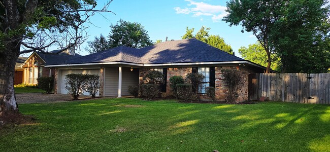 Building Photo - 6213 W Oxbow Loop