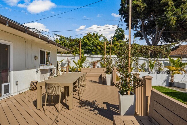 Building Photo - 131 W Avenida Cordoba