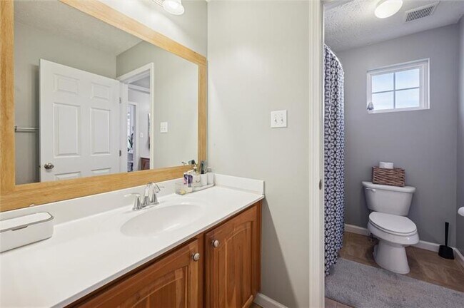 Building Photo - 1005 Autumn Woods Dr